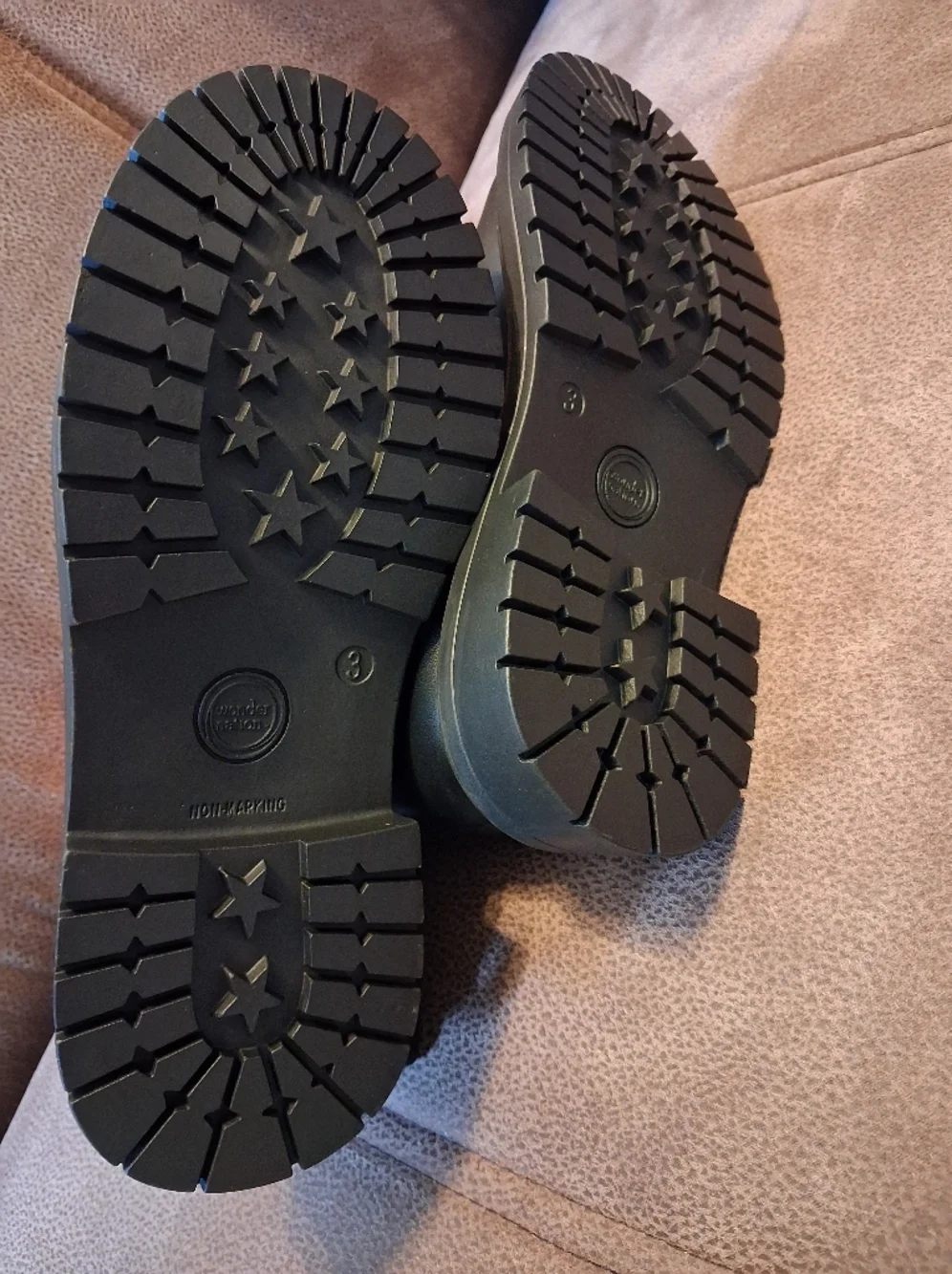 Wonder Nation Kids' Black Chelsea Combat Boots with Silver Star Size 8